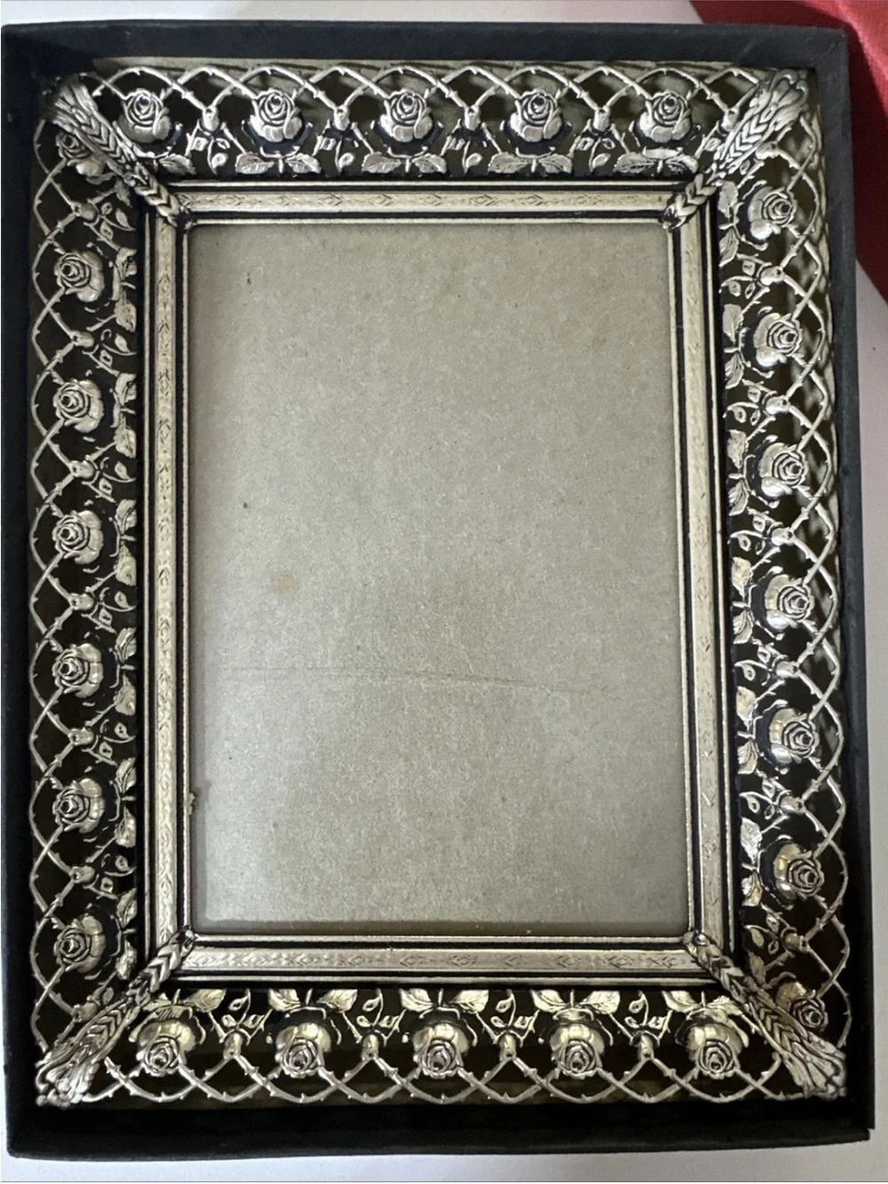 Vintage Metal Filagree Roses Picture Frame Flowers Photo 5x7 ORIGINAL BOXVintage